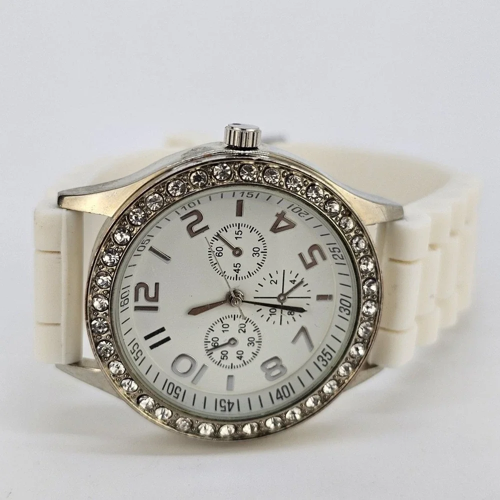 38MM Women's Watch White Dial Crystal Bezel White Plastic Bands New‎ Battery